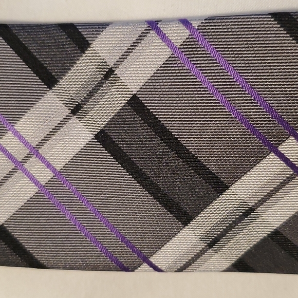 Men's Geoffrey Beene Silk Grey with black and purple pattern tie - Picture 5 of 6